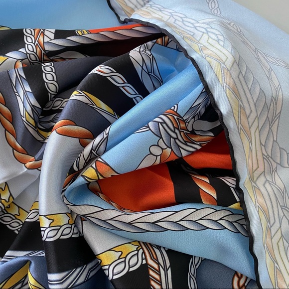 🆕Satin square scarf - Picture 3 of 5